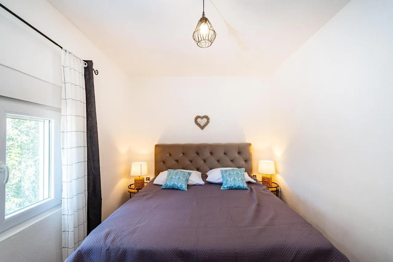 Apartman Miss Pridraga Apartment